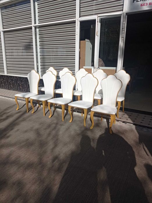 Стул для кухни и гостевой — металлический каркас, золотой цвет