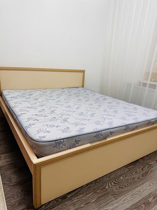 Двуспальная кровать 200*180