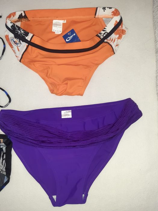 Бански на различни марки