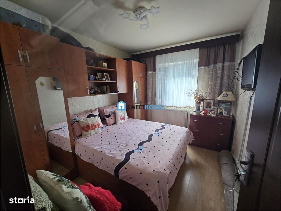 Apartament cu patru camere zona 1 decembrie