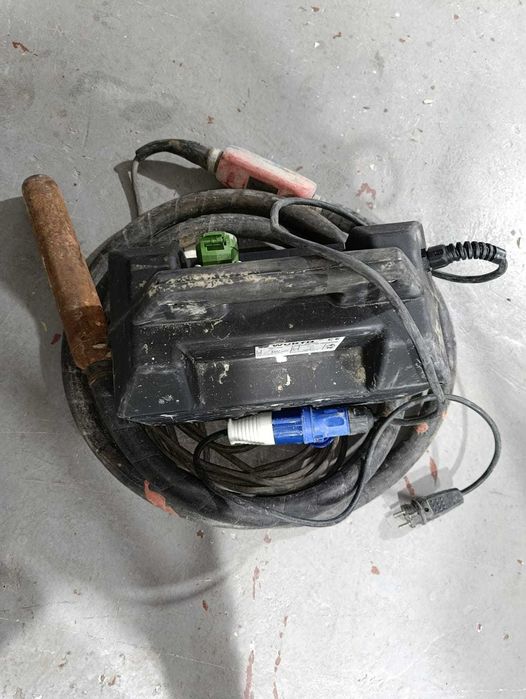Vibrator de beton WÜRTH (DE INCHIRIAT)