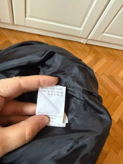 Vesta neagra noua mar.44 marca H&M