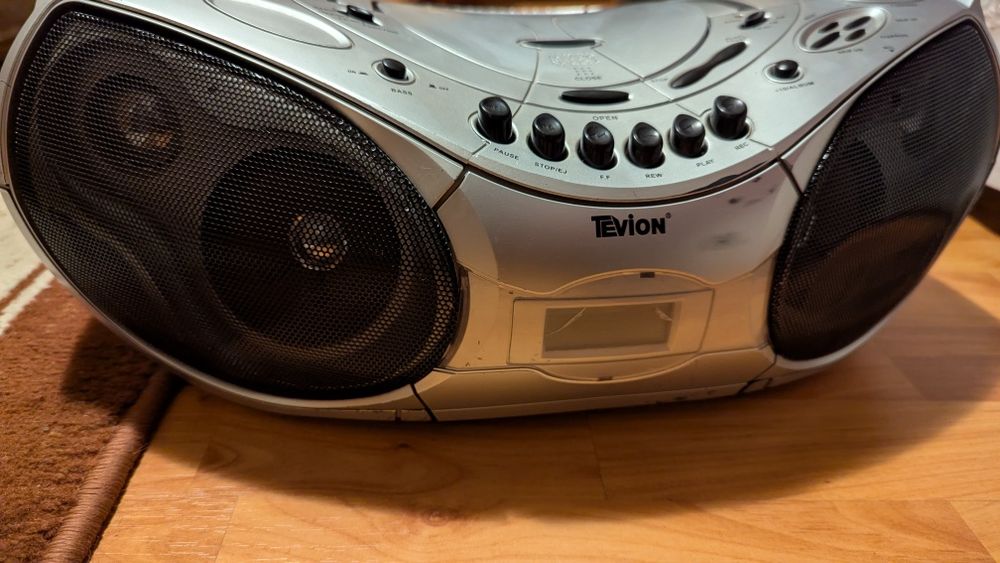 Radiocasetofon cu cd Tevion MD 82128