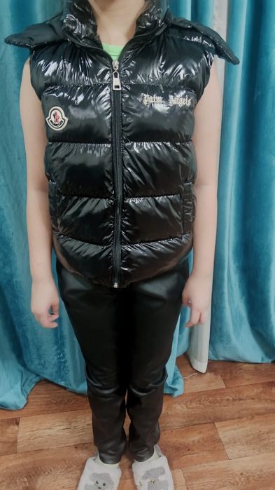 Продам жилетку новую