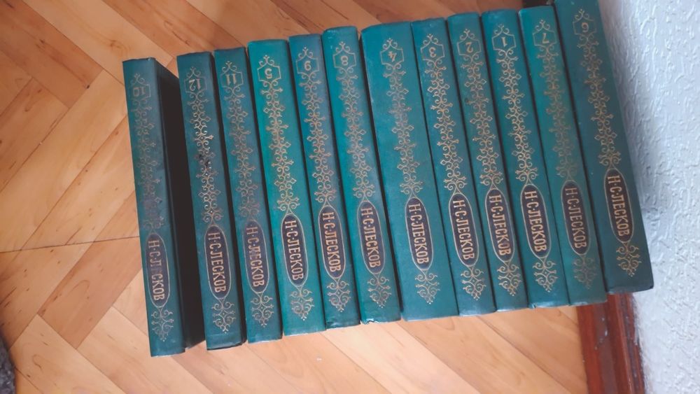 Продам книги, за все 2000, в отличном состоянии