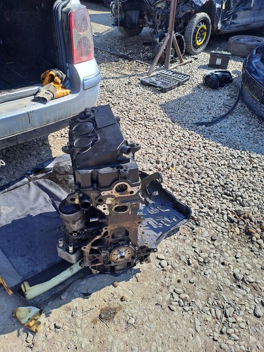 Se vinde piese  motor vw Passat B6 2.0 bmp bmm