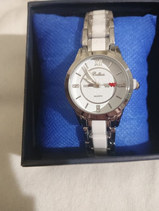 Дамски  часовник