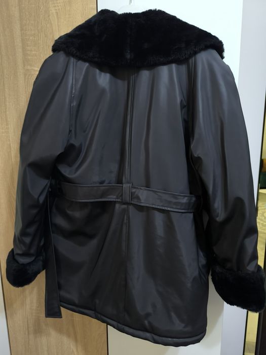 Geaca groasa ,matlasată ,de culoare neagra,pentru bust 130