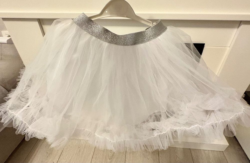 Costum serbare Craciun bluza si fusta albe