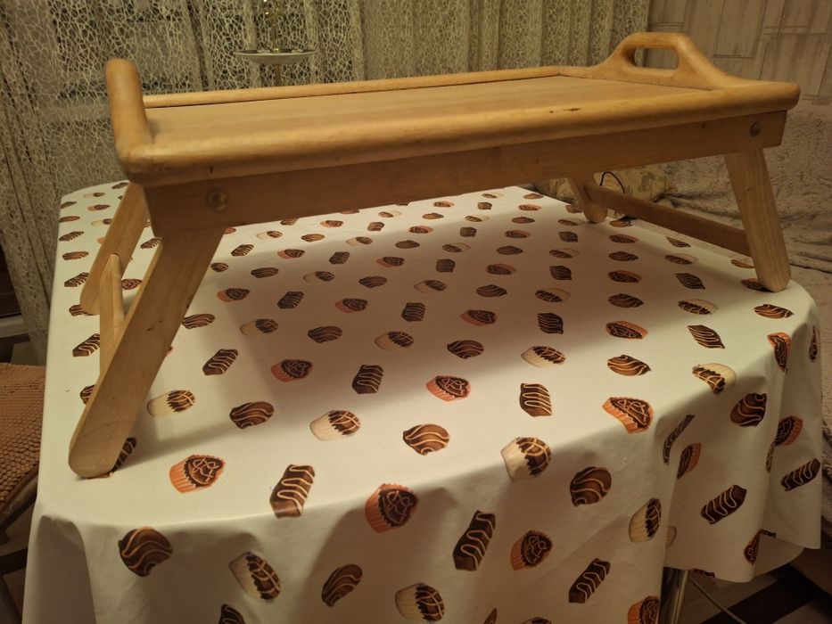 Столик    поднос