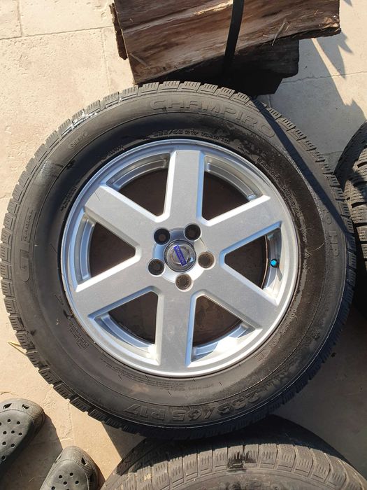 Volvo OEM Set Jante Stare Foarte Bună Cu Anvelope M+S 235 65 17 xl