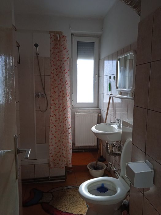 Apartament 2camere decomandat etaj1 Carei