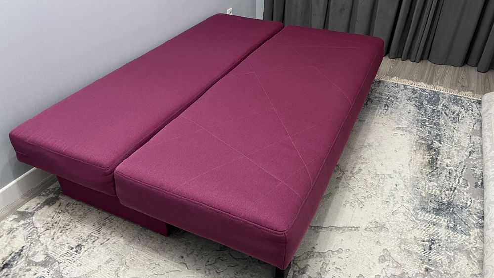 Продается диван-кровать 210 см х 90 см