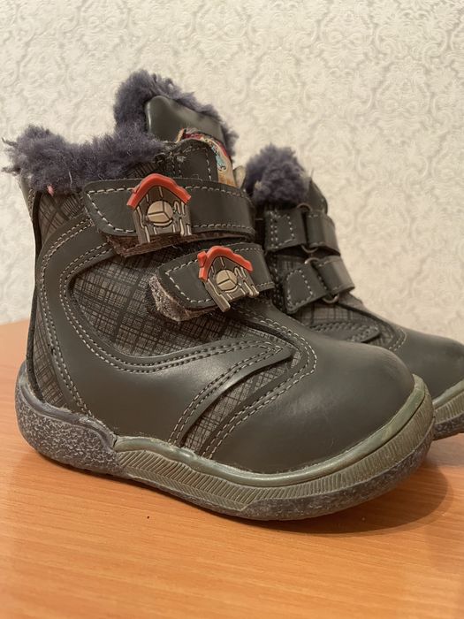 Продам зимние сапожки на мальчика
