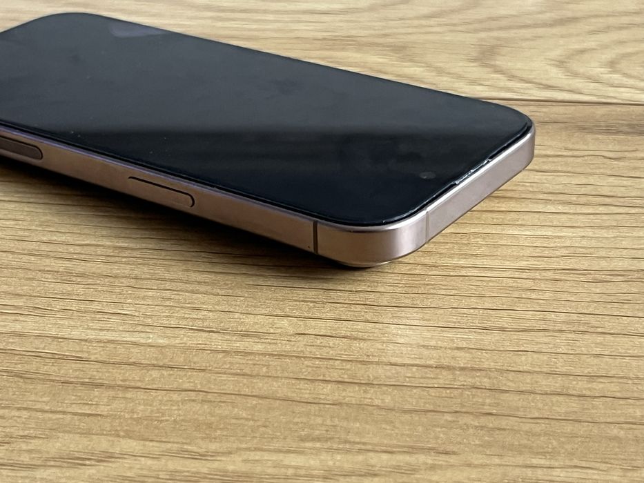 iPhone като нов 16 pro 128gb desert 90% бартер/заменям