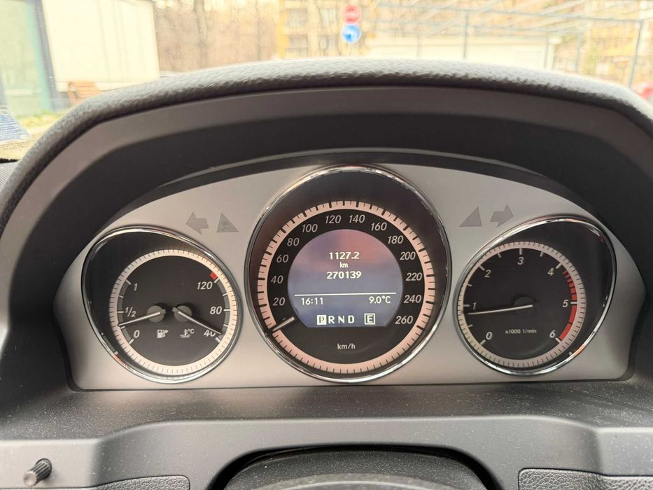 Продавам Мерцедес 220 CDI 2011