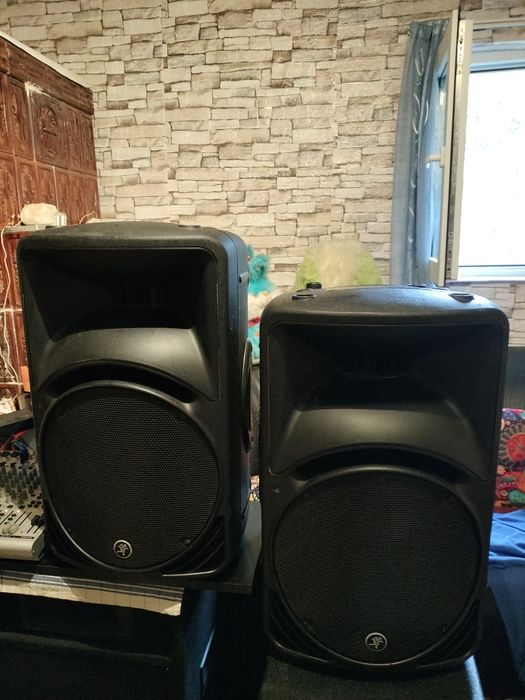 Boxe active pe 12 "  Mackie " Srm v450v3.