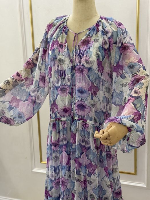 D A colection көйлегі. Қазіргі Асем арыстан