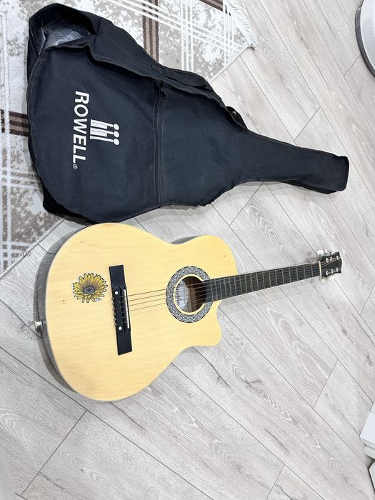 Продам гитару с чехлом