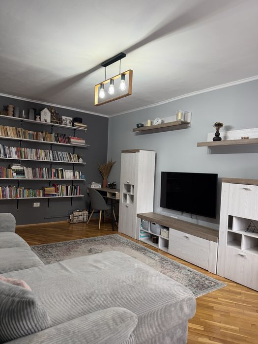 Proprietar, vând apartament, 3 camere,  parter, total decomandat cu centrală proprie pe gaz și aparat de climatizare