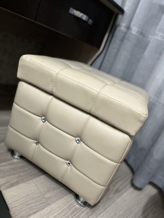 Пуфик со стразами