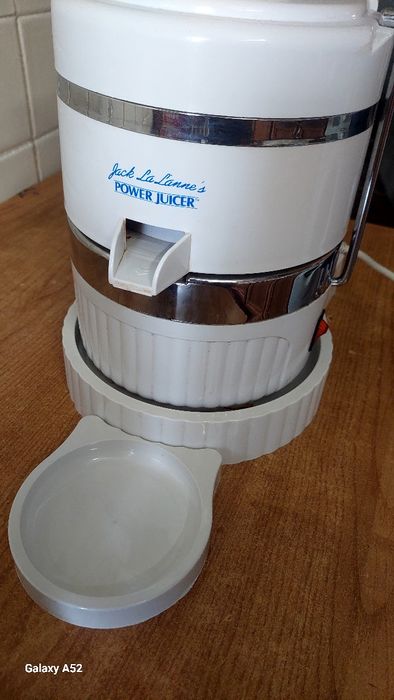 Соковыжималка продам