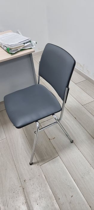 Мебель для офиса: Стол, стулья, кресла, шкаф.