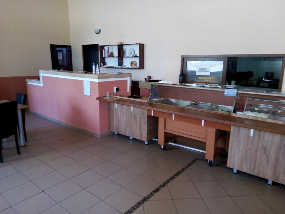 Пълно оборудване за заведение за бързо хранене.