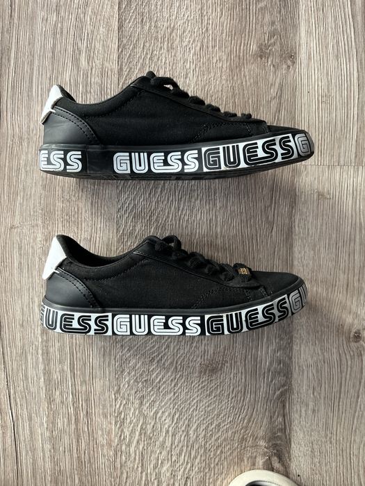 Дамски кецове Guess 37