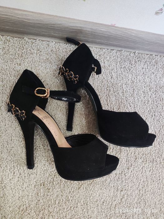 Продам босоножки