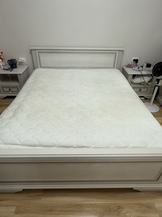 Продам двуспальную кровать