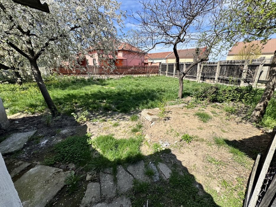 Casa pe colt 8 camere,teren 650 mp de vanzare zona Padurii front mare