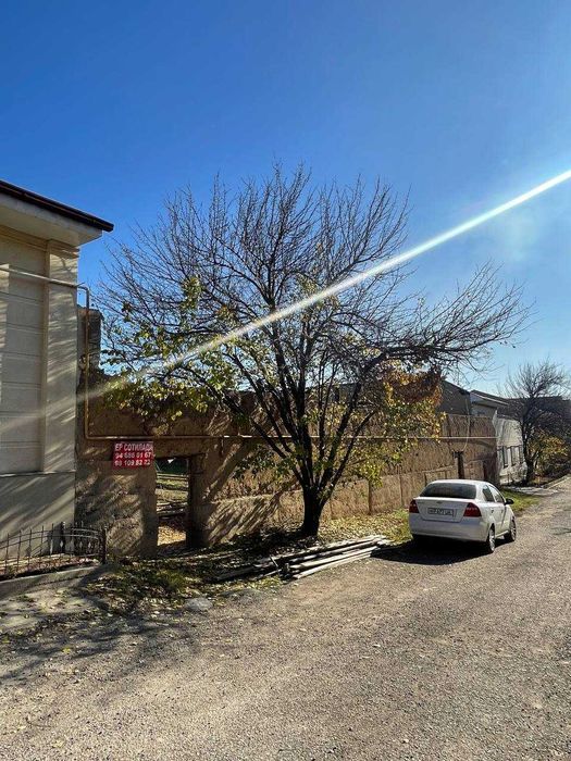 Yer sotiladi 8 sotok, GAZ , SVET, SUV BOR , Yaxshi maxallad joylashgan