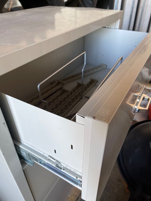 Метален шкаф огнеупорен