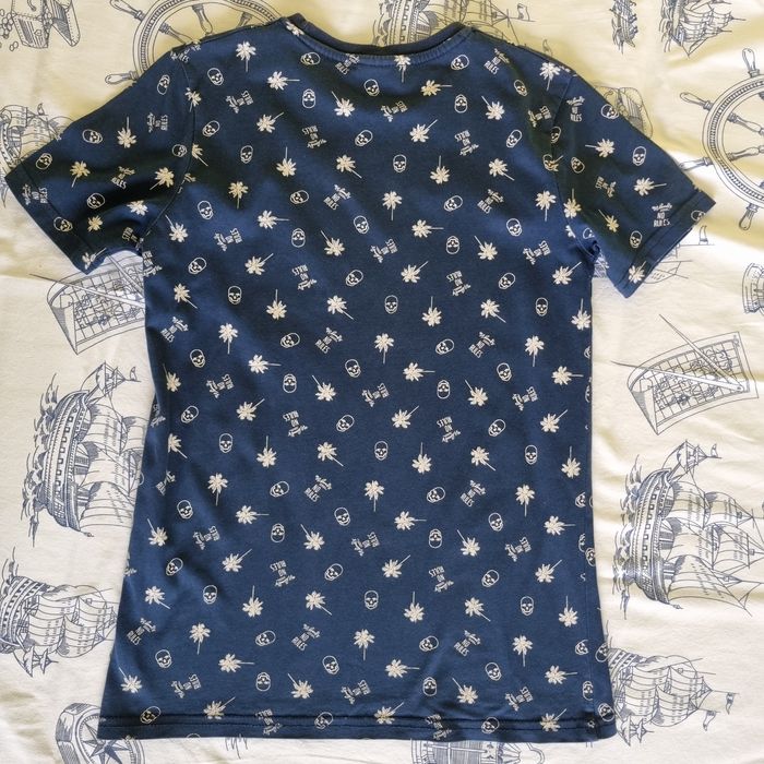 Продавам блузи с къс ръкав и син детски анцунг