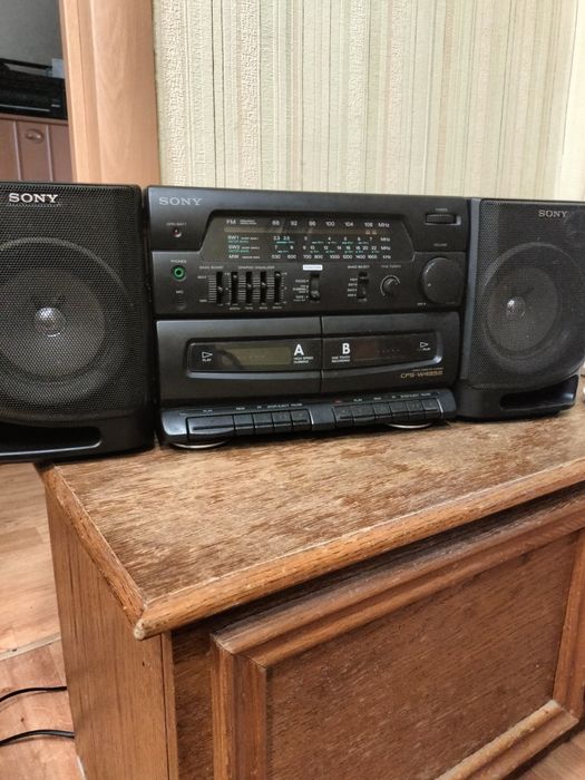Продам SONY, работает