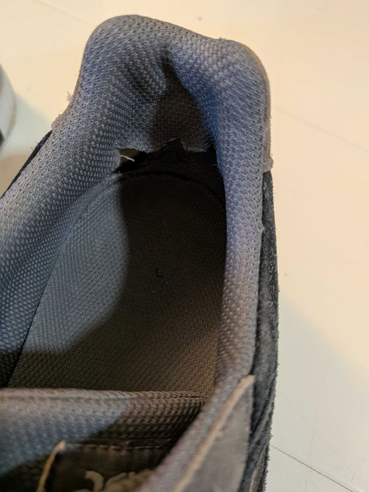 Adidasi Asics piele intoarsa cu Gel