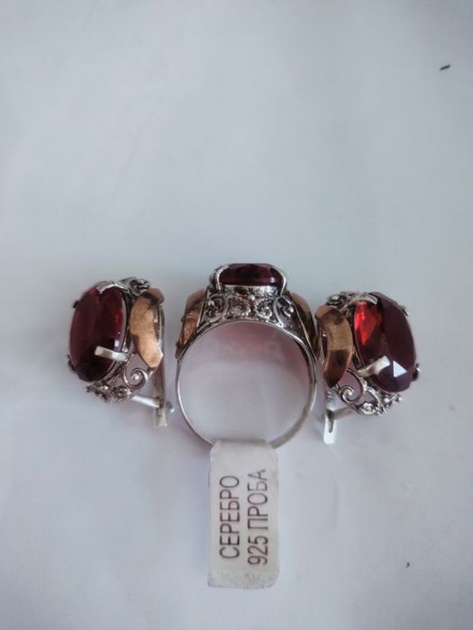 Продам кольцо и серьги серебро новый