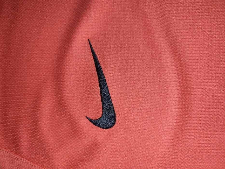 Чисто нова тениска на Nike