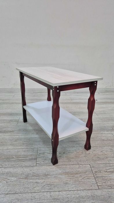 Консольный столик с полкой.