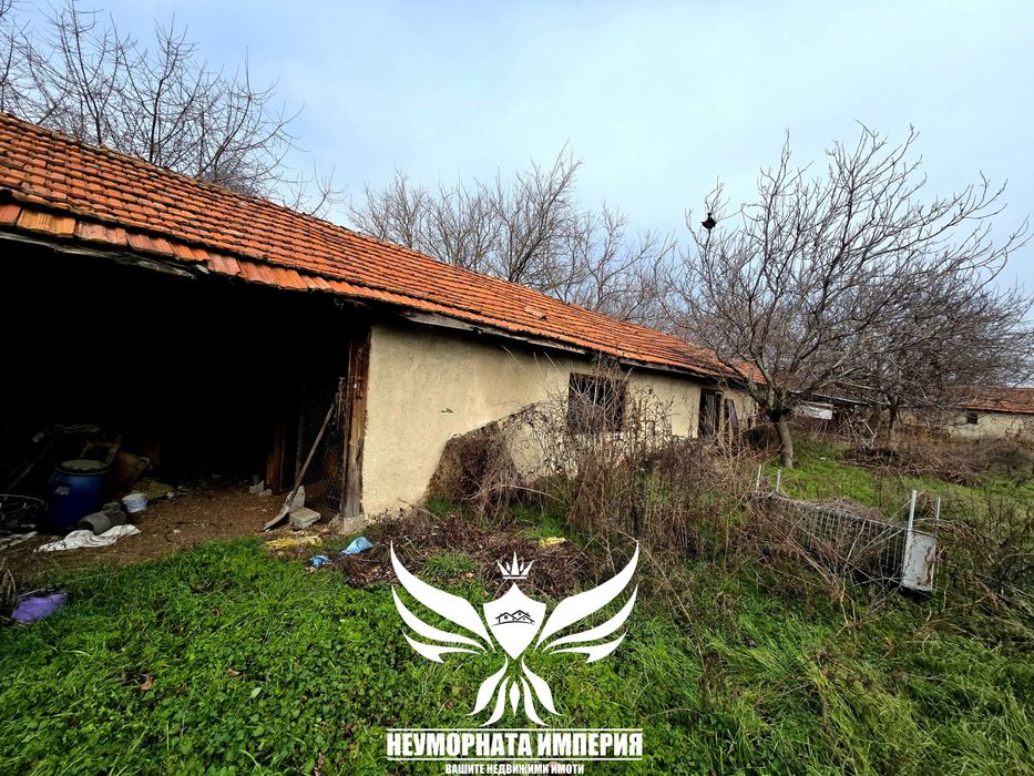 Продавам склад/селскостопански сгради 1450РЗП в имот 8700кв с.Боянци