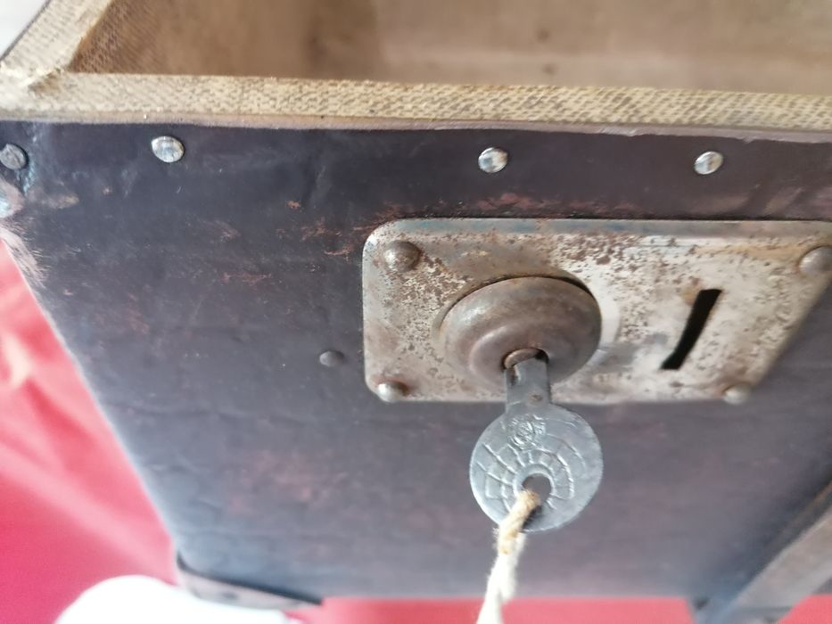 Ретро дървен куфар