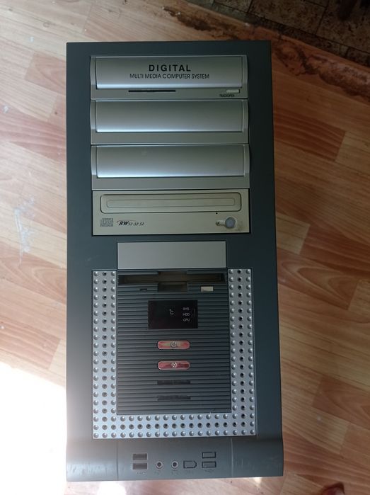 Продам компьютер старый всё на месте