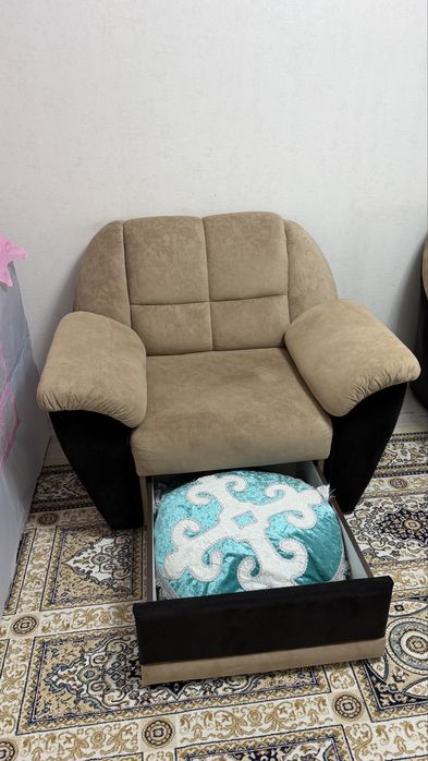 Продам диван с креслом