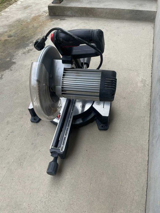 Продается пила торцовочная EPA ETP-1025-4, 1800 Вт Б/У И Фрезер EPA