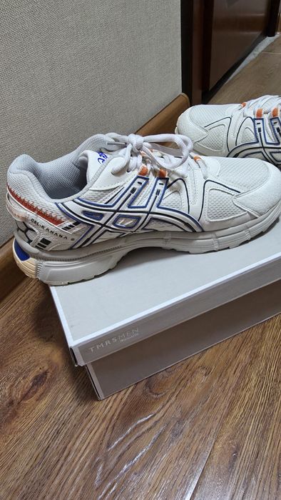 Кроссовки от мирового бренда "Asics"