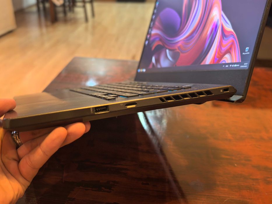Лаптоп Asus ROG Strix Ryzen 9 5900HS, RTX 3070, 1TB SSD, 16GB Ram