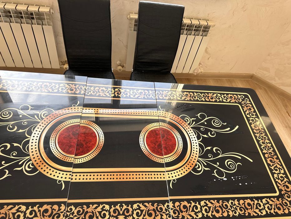 Стол, стеклянный с 4 -мя стульями