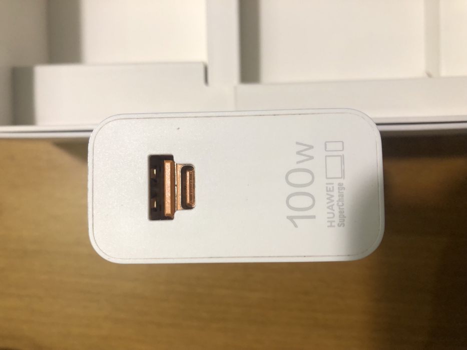 Huawei Pura70 Pro + Зарядно и протектор