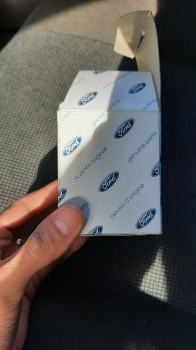 Продам новый термостат на Ford Focus 1